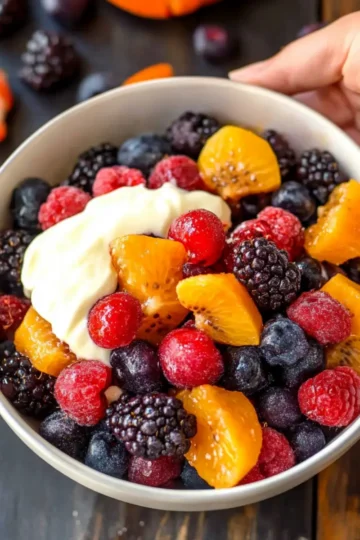 HEALTHY BERRY FRUIT SALAD ★ WonkyWonderful